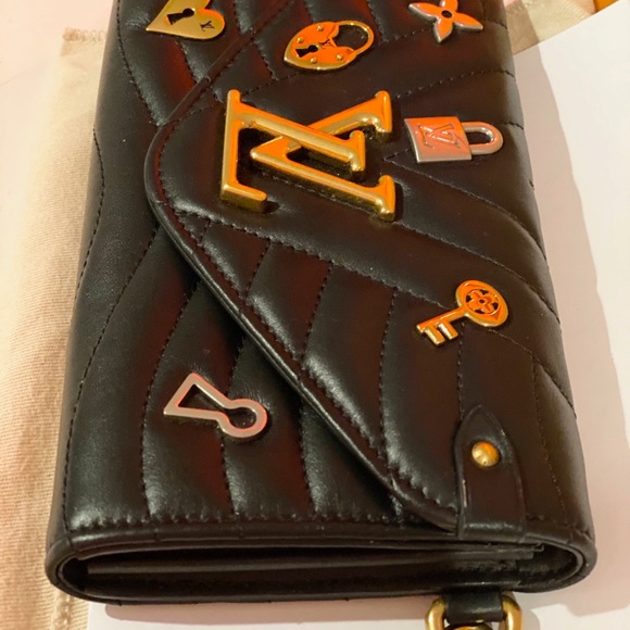 Louis Vuitton Clutch/Wallet - Picture 5 of 8